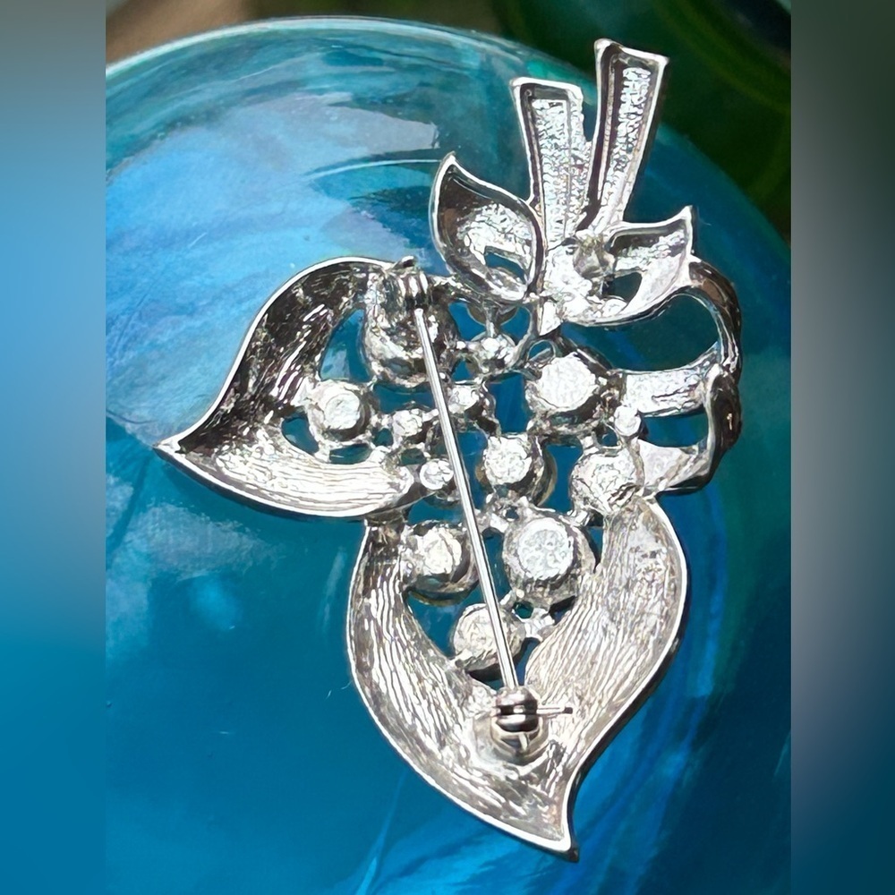 Vintage Leaf & Flowers Aurora Borealis Rhinestone Brooch Measures approximately - Picture 5 of 7